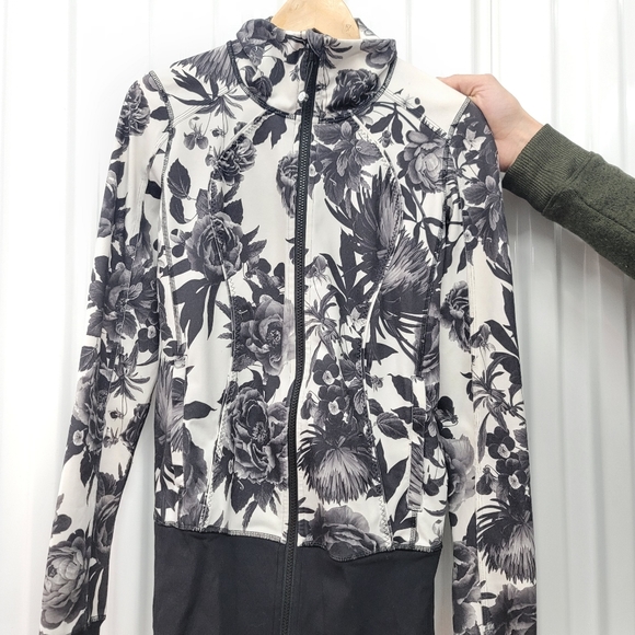 Lululemon Nice Asana jacket - Picture 11 of 11